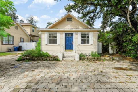 Commercial property in Clearwater, Florida 6 bedrooms, 169.08 sq.m. № 2420644