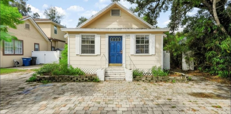 Commercial property in Clearwater, Florida 6 bedrooms, 169.08 sq.m. № 2420644