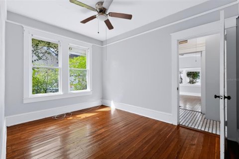 Commercial property in Clearwater, Florida 6 bedrooms, 169.08 sq.m. № 2420644 - photo 9