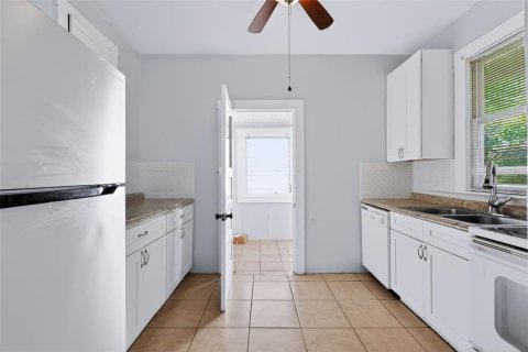Commercial property in Clearwater, Florida 6 bedrooms, 169.08 sq.m. № 2420644 - photo 22