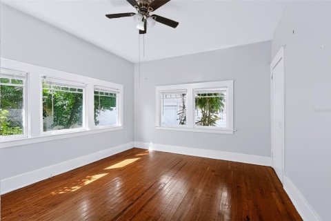 Commercial property in Clearwater, Florida 6 bedrooms, 169.08 sq.m. № 2420644 - photo 6