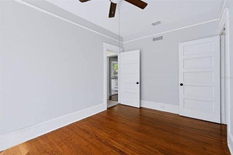 Commercial property in Clearwater, Florida 6 bedrooms, 169.08 sq.m. № 2420644 - photo 13