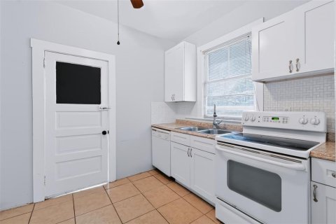 Commercial property in Clearwater, Florida 6 bedrooms, 169.08 sq.m. № 2420644 - photo 20