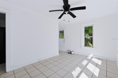 Commercial property in Clearwater, Florida 6 bedrooms, 169.08 sq.m. № 2420644 - photo 28