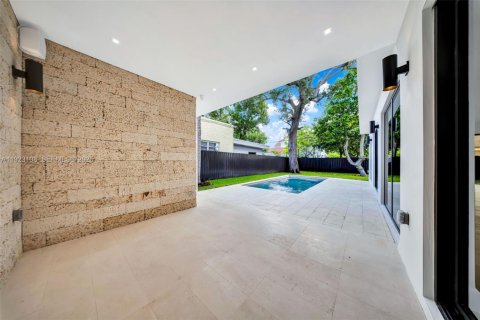 Casa en venta en Miami, Florida, 5 dormitorios, 279.91 m2 № 1976591 - foto 6