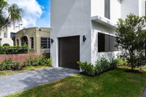 Casa en venta en Miami, Florida, 5 dormitorios, 279.91 m2 № 1976591 - foto 4