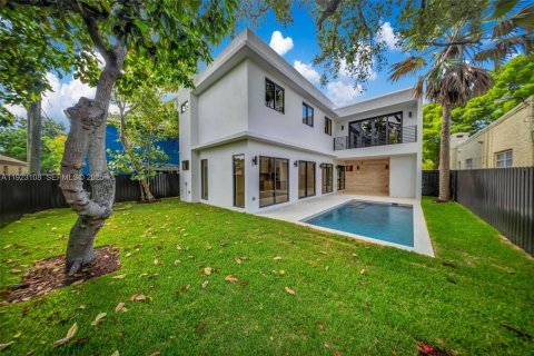 Casa en venta en Miami, Florida, 5 dormitorios, 279.91 m2 № 1976591 - foto 9