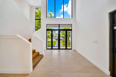 Casa en venta en Miami, Florida, 5 dormitorios, 279.91 m2 № 1976591 - foto 28