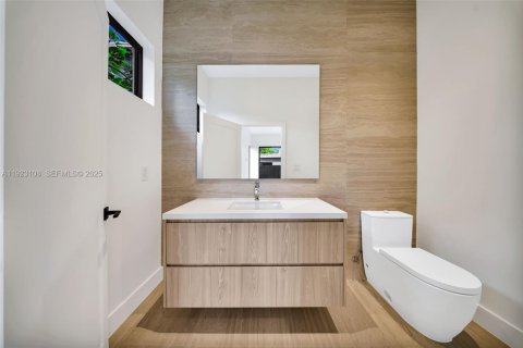 Casa en venta en Miami, Florida, 5 dormitorios, 279.91 m2 № 1976591 - foto 24