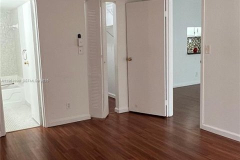 Copropriété à louer à Tamarac, Floride: 1 chambre, 76.64 m2 № 2023985 - photo 6