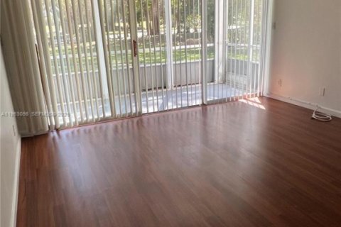 Copropriété à louer à Tamarac, Floride: 1 chambre, 76.64 m2 № 2023985 - photo 4