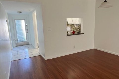 Copropriété à louer à Tamarac, Floride: 1 chambre, 76.64 m2 № 2023985 - photo 3