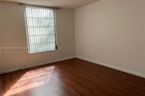 Copropriété à louer à Tamarac, Floride: 1 chambre, 76.64 m2 № 2023985 - photo 7