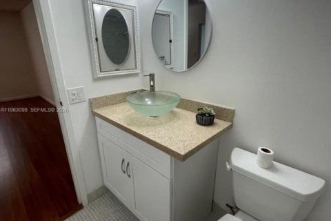Copropriété à louer à Tamarac, Floride: 1 chambre, 76.64 m2 № 2023985 - photo 11