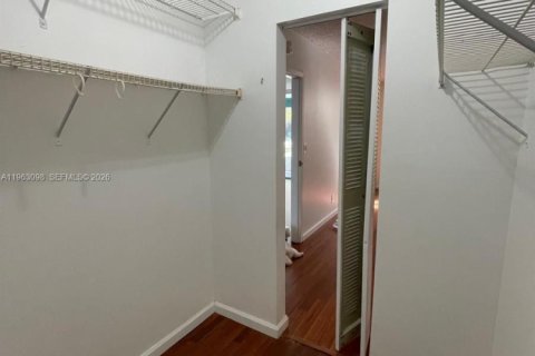 Copropriété à louer à Tamarac, Floride: 1 chambre, 76.64 m2 № 2023985 - photo 8