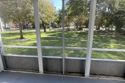 Copropriété à louer à Tamarac, Floride: 1 chambre, 76.64 m2 № 2023985 - photo 9