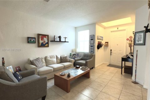 Touwnhouse à vendre à Doral, Floride: 3 chambres, 156.35 m2 № 2048316 - photo 10
