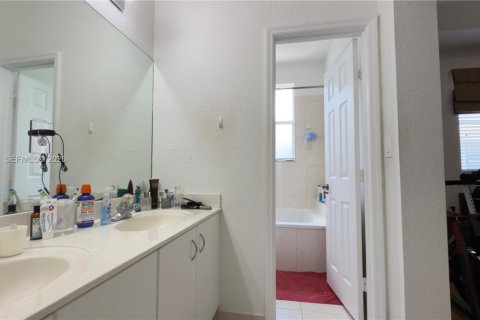 Touwnhouse à vendre à Doral, Floride: 3 chambres, 156.35 m2 № 2048316 - photo 23