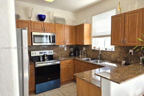 Touwnhouse à vendre à Doral, Floride: 3 chambres, 156.35 m2 № 2048316 - photo 15