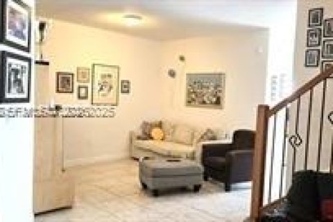 Touwnhouse à vendre à Doral, Floride: 3 chambres, 156.35 m2 № 2048316 - photo 11