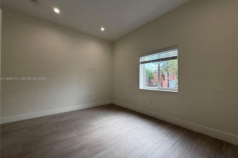 Apartamento en alquiler en Miami, Florida, 3 dormitorios, 92.9 m2 № 1991922 - foto 16