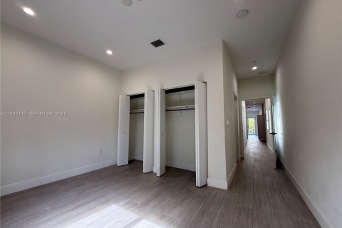 Apartamento en alquiler en Miami, Florida, 3 dormitorios, 92.9 m2 № 1991922 - foto 22