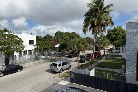 Apartamento en alquiler en Miami, Florida, 3 dormitorios, 92.9 m2 № 1991922 - foto 6