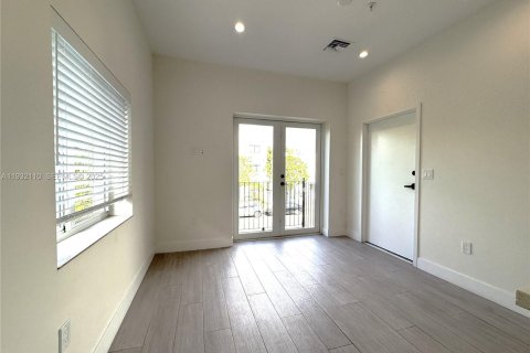 Apartamento en alquiler en Miami, Florida, 3 dormitorios, 92.9 m2 № 1991922 - foto 7