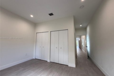 Apartamento en alquiler en Miami, Florida, 3 dormitorios, 92.9 m2 № 1991922 - foto 20