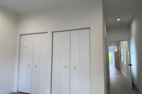 Apartamento en alquiler en Miami, Florida, 3 dormitorios, 92.9 m2 № 1991922 - foto 21