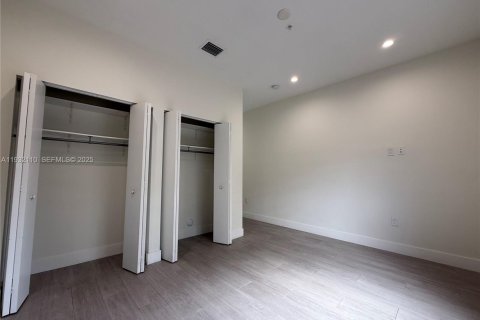 Apartamento en alquiler en Miami, Florida, 3 dormitorios, 92.9 m2 № 1991922 - foto 15