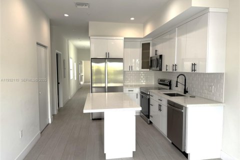 Apartamento en alquiler en Miami, Florida, 3 dormitorios, 92.9 m2 № 1991922 - foto 9