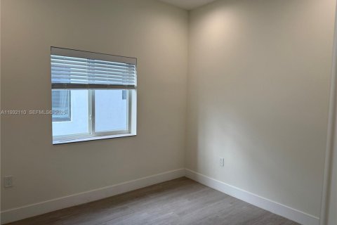 Apartamento en alquiler en Miami, Florida, 3 dormitorios, 92.9 m2 № 1991922 - foto 29