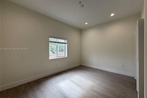 Apartamento en alquiler en Miami, Florida, 3 dormitorios, 92.9 m2 № 1991922 - foto 14