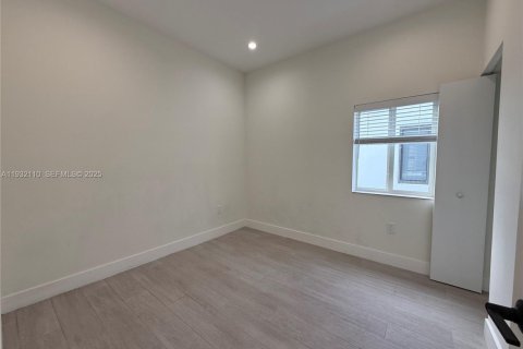 Apartamento en alquiler en Miami, Florida, 3 dormitorios, 92.9 m2 № 1991922 - foto 30