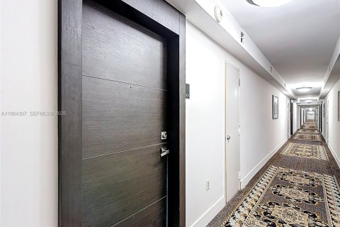 Condo in Aventura, Florida, 2 bedrooms  № 2026761 - photo 18
