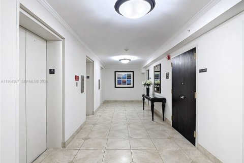 Condo in Aventura, Florida, 2 bedrooms  № 2026761 - photo 16