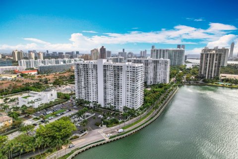 Condo in Aventura, Florida, 2 bedrooms  № 2026761 - photo 4