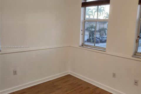 Townhouse in Miami, Florida 4 bedrooms, 166.57 sq.m. № 1944008 - photo 13