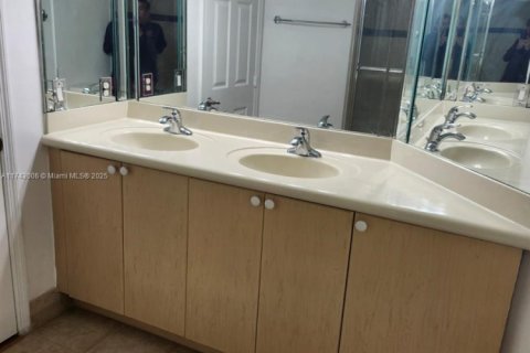 Touwnhouse à vendre à Miami, Floride: 4 chambres, 166.57 m2 № 1944008 - photo 30