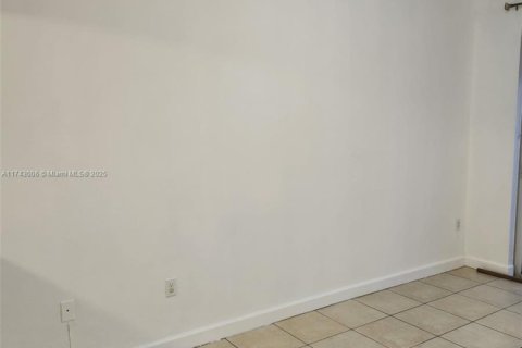 Townhouse in Miami, Florida 4 bedrooms, 166.57 sq.m. № 1944008 - photo 30
