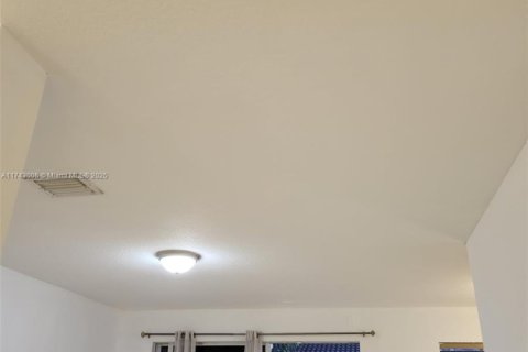 Townhouse in Miami, Florida 4 bedrooms, 166.57 sq.m. № 1944008 - photo 29