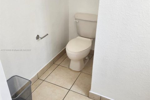 Touwnhouse à vendre à Miami, Floride: 4 chambres, 166.57 m2 № 1944008 - photo 17