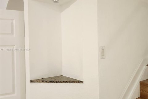 Townhouse in Miami, Florida 4 bedrooms, 166.57 sq.m. № 1944008 - photo 12