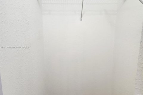 Touwnhouse à vendre à Miami, Floride: 4 chambres, 166.57 m2 № 1944008 - photo 18
