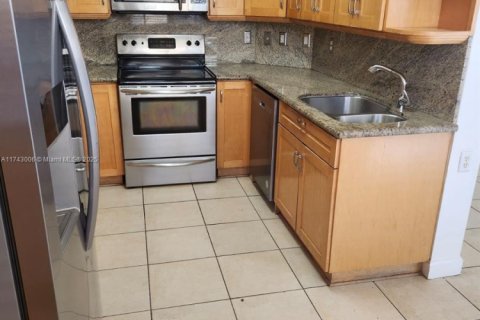 Touwnhouse à vendre à Miami, Floride: 4 chambres, 166.57 m2 № 1944008 - photo 15