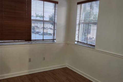 Townhouse in Miami, Florida 4 bedrooms, 166.57 sq.m. № 1944008 - photo 15