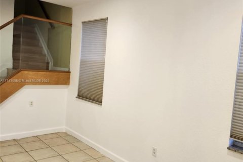 Townhouse in Miami, Florida 4 bedrooms, 166.57 sq.m. № 1944008 - photo 7