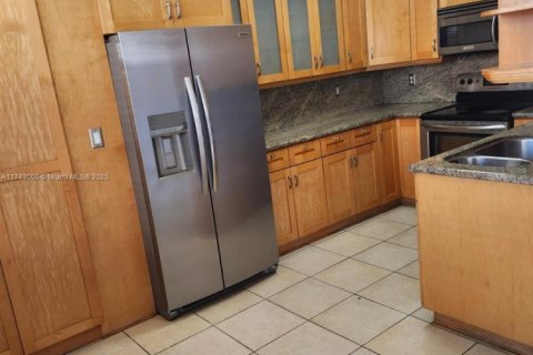 Touwnhouse à vendre à Miami, Floride: 4 chambres, 166.57 m2 № 1944008 - photo 14