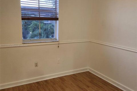 Townhouse in Miami, Florida 4 bedrooms, 166.57 sq.m. № 1944008 - photo 14